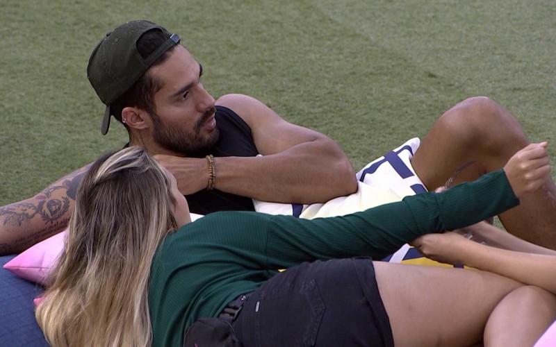 Arcrebiano sobre romance com sister no BBB21: