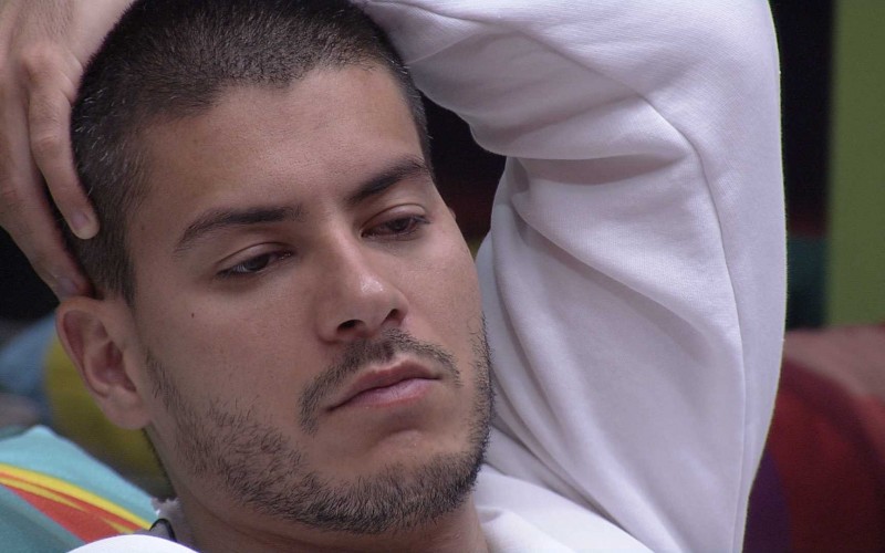 Arthur Aguiar assegura: ‘Sair nessa altura eu estou de boa’