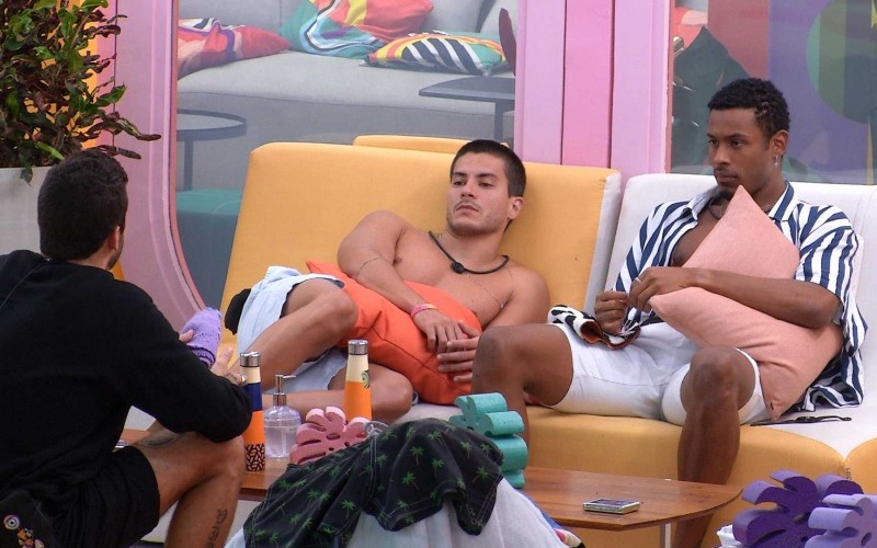 Arthur Aguiar e Paulo André pedem para Pedro Scooby levar sister para o Almoço do Líder: