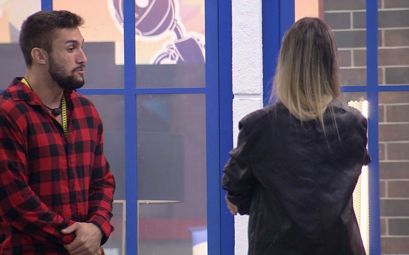 Arthur pede desculpa para Sarah e dispara sobre brother:
