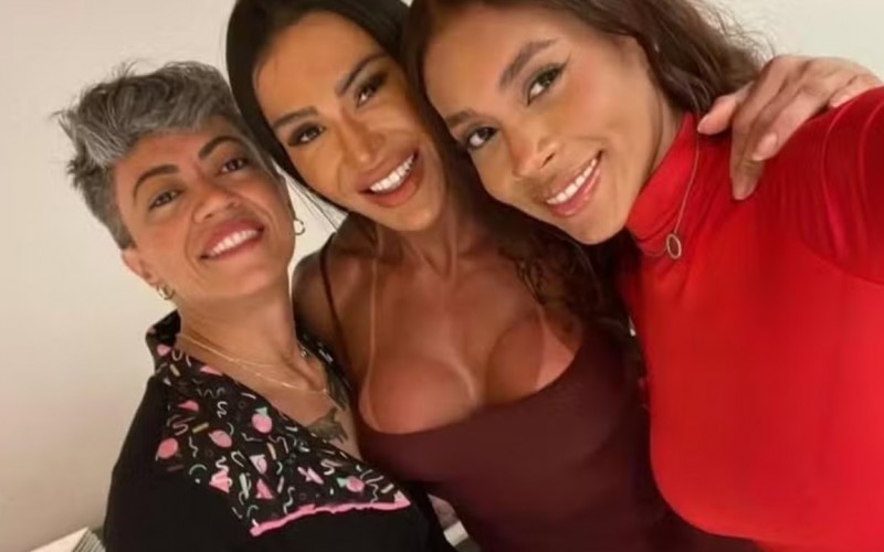 Barbara, irmã de Gracyanne Barbosa, comemora retorno da sister à casa do BBB 25