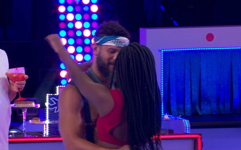 BBB 24: Leidy Elin e Juninho dançam juntos e sister elogia motoboy