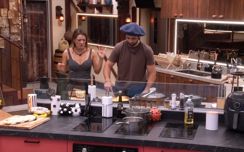 Beatriz comenta reação de brothers com permanência de Alane e Davi no BBB 24