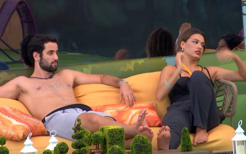 Beatriz e Alane criticam adversários e citam MC Bin Laden: