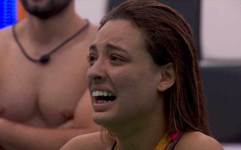 Beatriz se emociona com vídeo especial e comemora ao descobrir tema da sua Festa da Líder