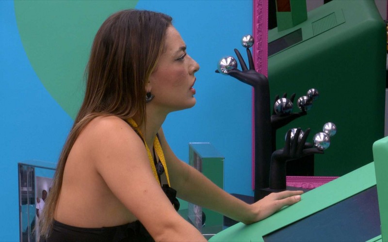 Beatriz usa a Central do LÃder e ouve conversa de sisters do BBB 24: