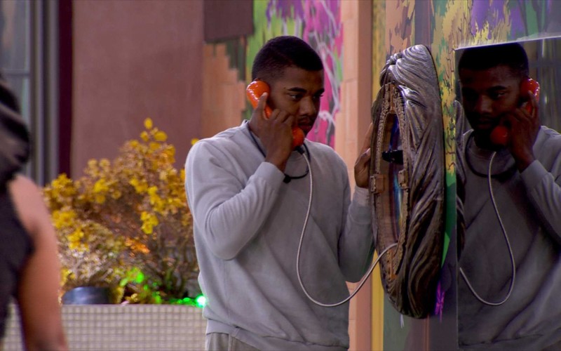 Big Fone toca pela quarta vez na casa do BBB 24 e Davi atende novamente