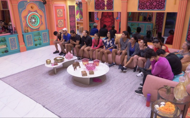 Botão da Desistência fica verde enquanto brothers aguardam para a Prova do Líder