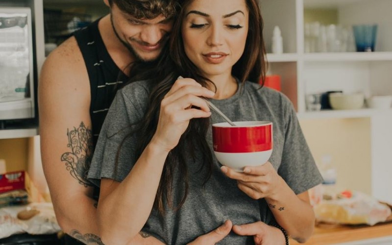 Breno Simões destaca habilidade da namorada, Paula Amorim, do