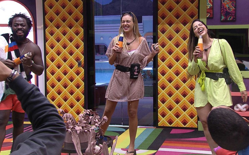 Brothers cantam a música tema do BBB,