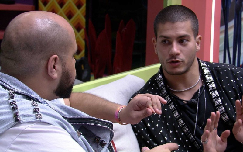 Brothers do BBB 22 conversam sobre Queridômetro enquanto esperam por festa