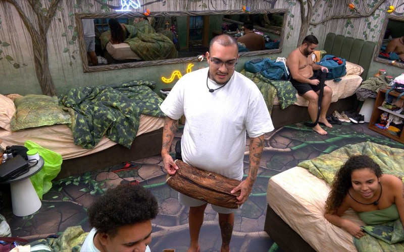 Brothers do BBB 24 organizam plano para comer comida do VIP