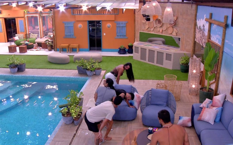 Brothers fazem homenagem para a lua e Gracyanne Barbosa diz:
