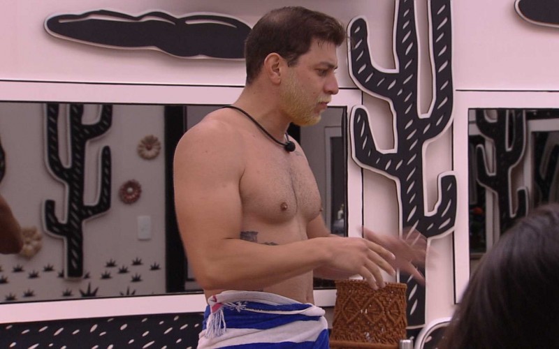 Caio aconselha brother com o Big Fone do BBB21: