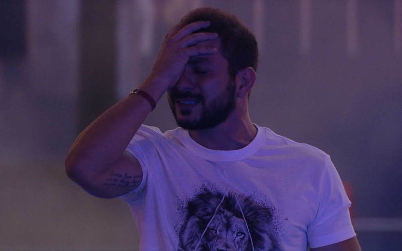 Caio chora ao cantar música na Festa do LÃder Arthur no BBB21