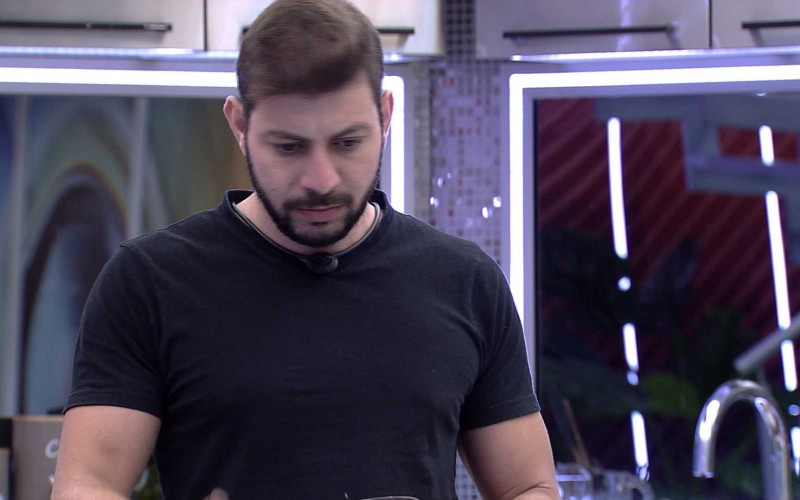 Caio faz planos para o VIP do BBB21 e avisa Arthur: