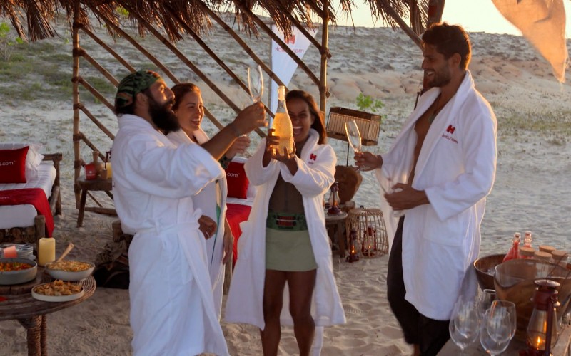 Calango curte noite digna de hotel de luxo após desafio em