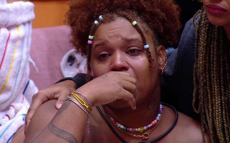 Camilla chora após escutar comentário de Renata no almoço pós-Big Fone do BBB 25: