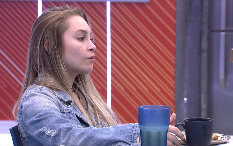 Carla Diaz comenta postura de brother do BBB21: