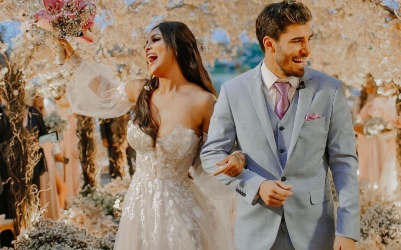 Carol Nakamura trocou carreira de sucesso para virar atriz e é casada com ex-participante de reality