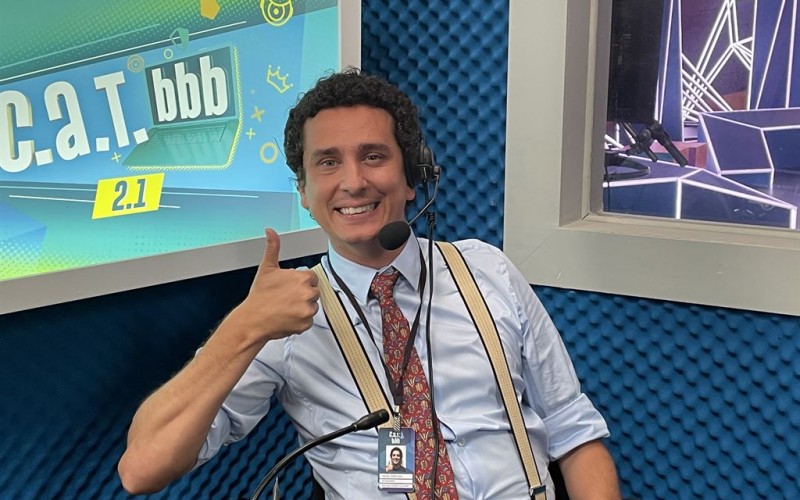 CAT BBB: Rafael Portugal atende ligações e envia recados aos brothers