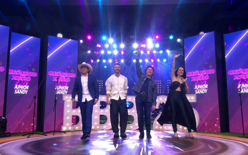 Chitãozinho e Xororó recebem Junior e Sandy com versão especial de