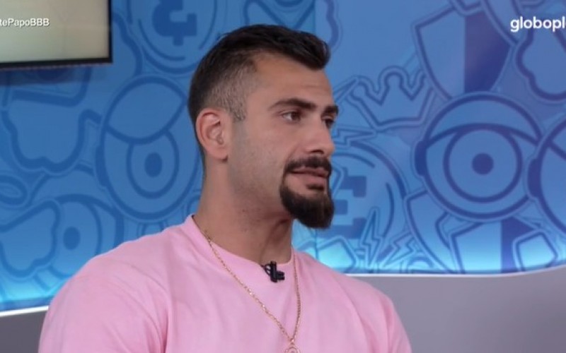 Choro, arrependimento, conselho e VAR: as reações de Nizam no Bate-Papo BBB