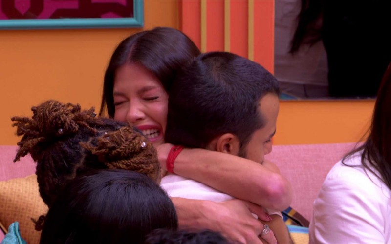 Choro de Vitória Strada e troca de presentes marcam a Eliminação de Mateus do BBB 25