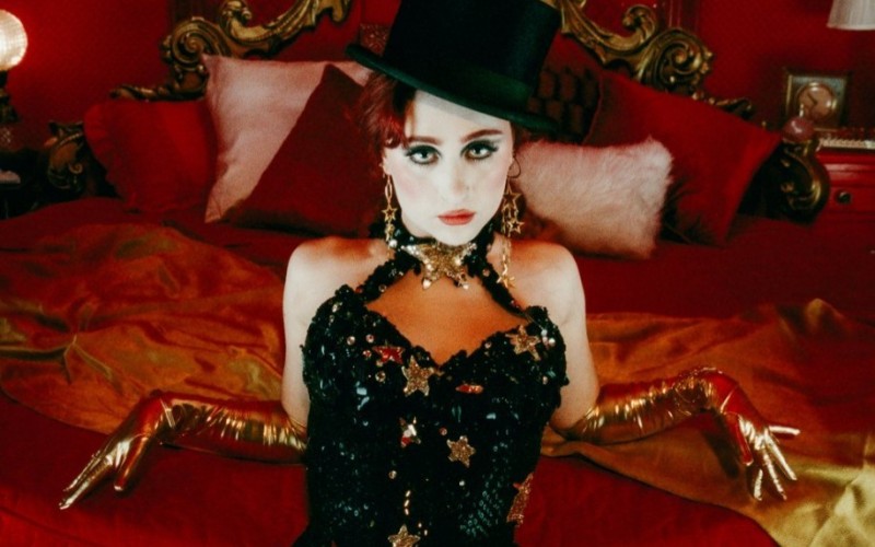 Conheça Chappell Roan, cantora que movimentou a web na estreia do BBB 25