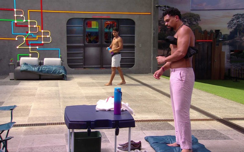 Cumprindo consequência do Pegar ou Guardar, Guilherme e VinÃcius recebem aviso no BBB 25