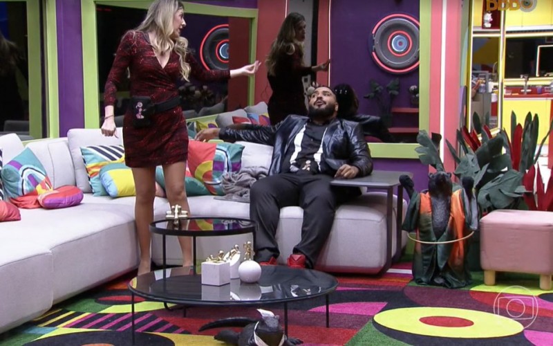 Dani Calabresa e Paulo Vieira passeiam pela casa e destacam melhores momentos do BBB 22