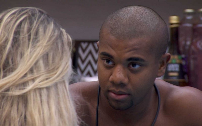 Davi alerta Yasmin sobre brothers que