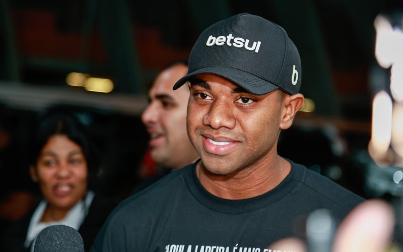 Davi Brito enfrenta Sacha Bali no Fight Music Show, em São Paulo