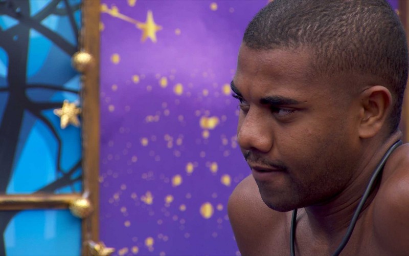 Davi desabafa com Isabelle após confusão com Leidy Elin: