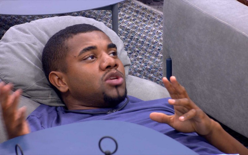 Davi diz para Isabelle que BBB 24 é um jogo de comprometimento, fala em fugir do Paredão e sister rebate: