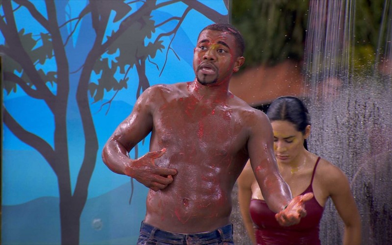 Davi manda Lucas Henrique calar a boca e brother rebate: