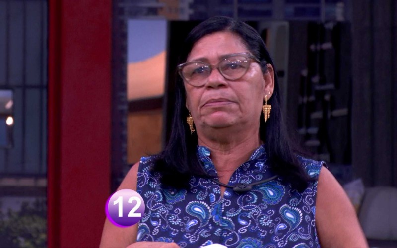 Delma destrói foto enviada por família de Renata: