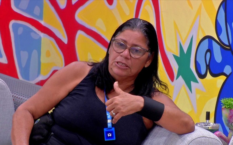 Delma dispara sobre coração partido no Queridômetro: