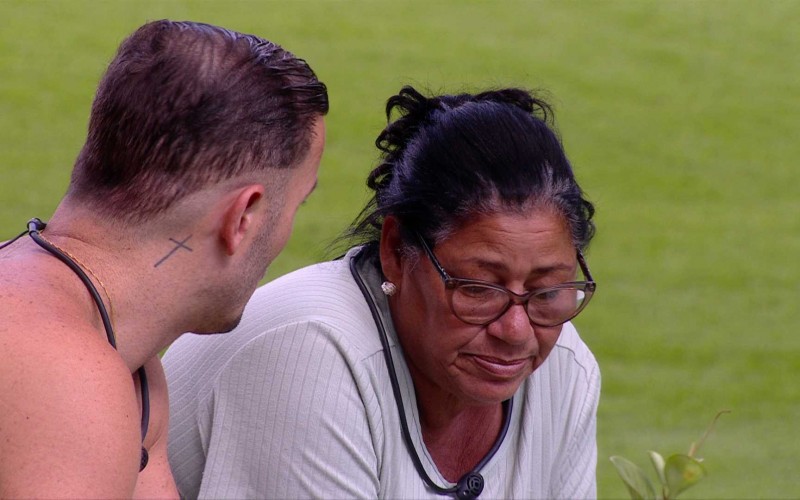 Delma explica para Diego Hypolito sobre situação com Aline na cozinha do BBB 25