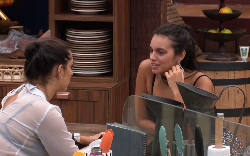 Deniziane desabafa com Alane e recebe conselho: