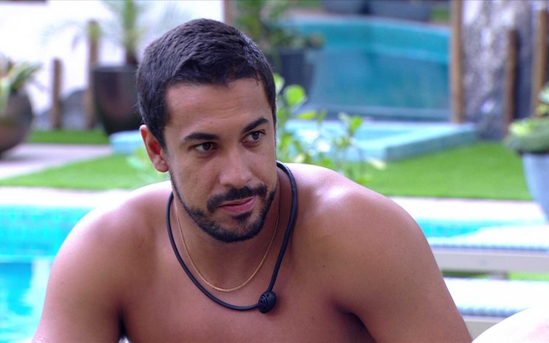 Depois que Vitória Strada faz Prova do Líder com adversários, Maike comenta: