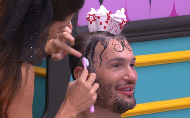 Dia do Cabelo Maluco no BBB 25: Diego Hypolito cumpre promessa após voltar do Paredão