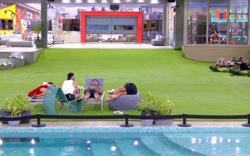 Diego Hypolito percebe aproximação de brothers após Renata voltar da Vitrine do Seu Fifi: