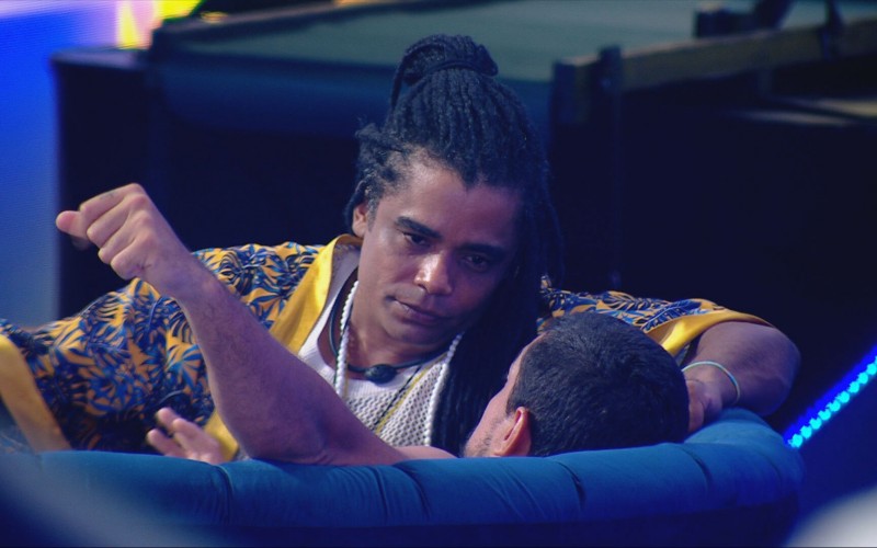 Diogo Almeida fala sobre possível voto em Gracyanne Barbosa: "Não é o momento"