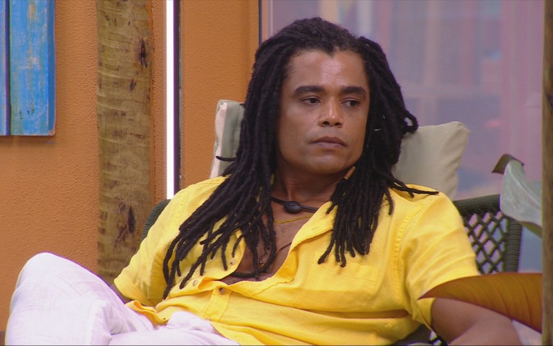 Diogo Almeida questiona aliança de Maike e dos gêmeos: