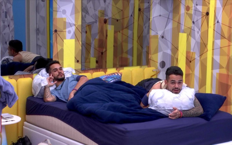 Diogo Almeida sugere voto no BBB 25, e João Gabriel discorda: