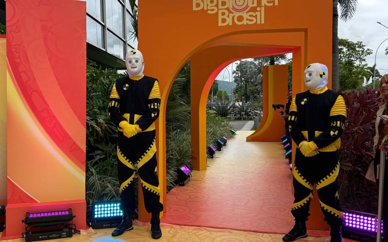 Dummies são ovacionados na Caravana BBB 25