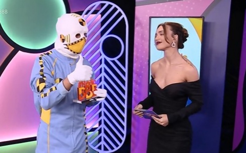 Dummy recebe homenagem no Prêmio #RedeBBB