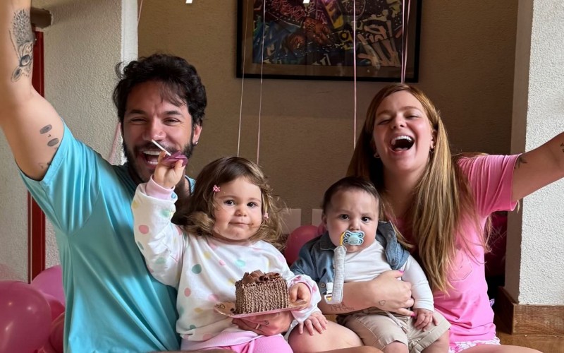 Eliezer posta story celebrando o aniversário de 2 anos da filha, Lua