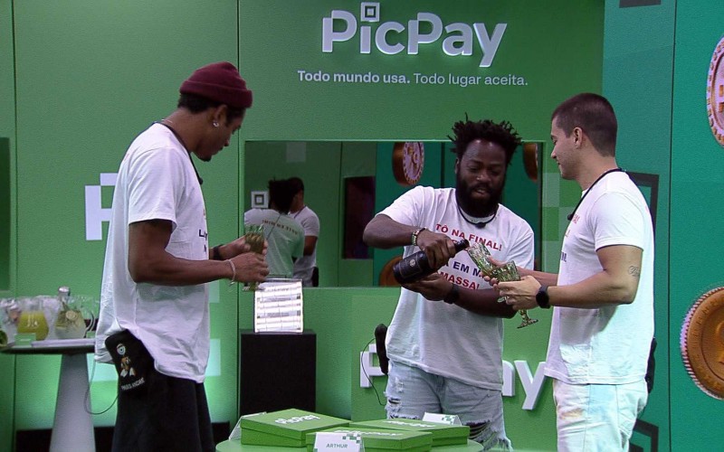 Em ação no BBB 22, finalistas brindam e celebram: